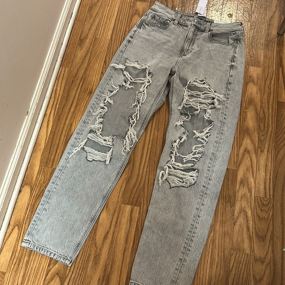 NWT American Eagle Gray Distressed Straignt Mom High Rise Jeans SZ 4 - Picture 6 of 13